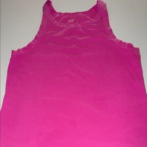 Gap ribbed tank